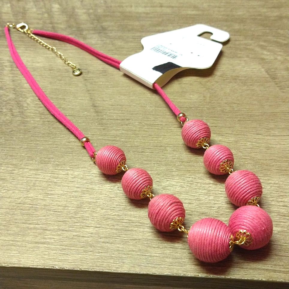 Nwt Vintage 1946 Raspberry 8 Fabric Balls And Goldtone Beads